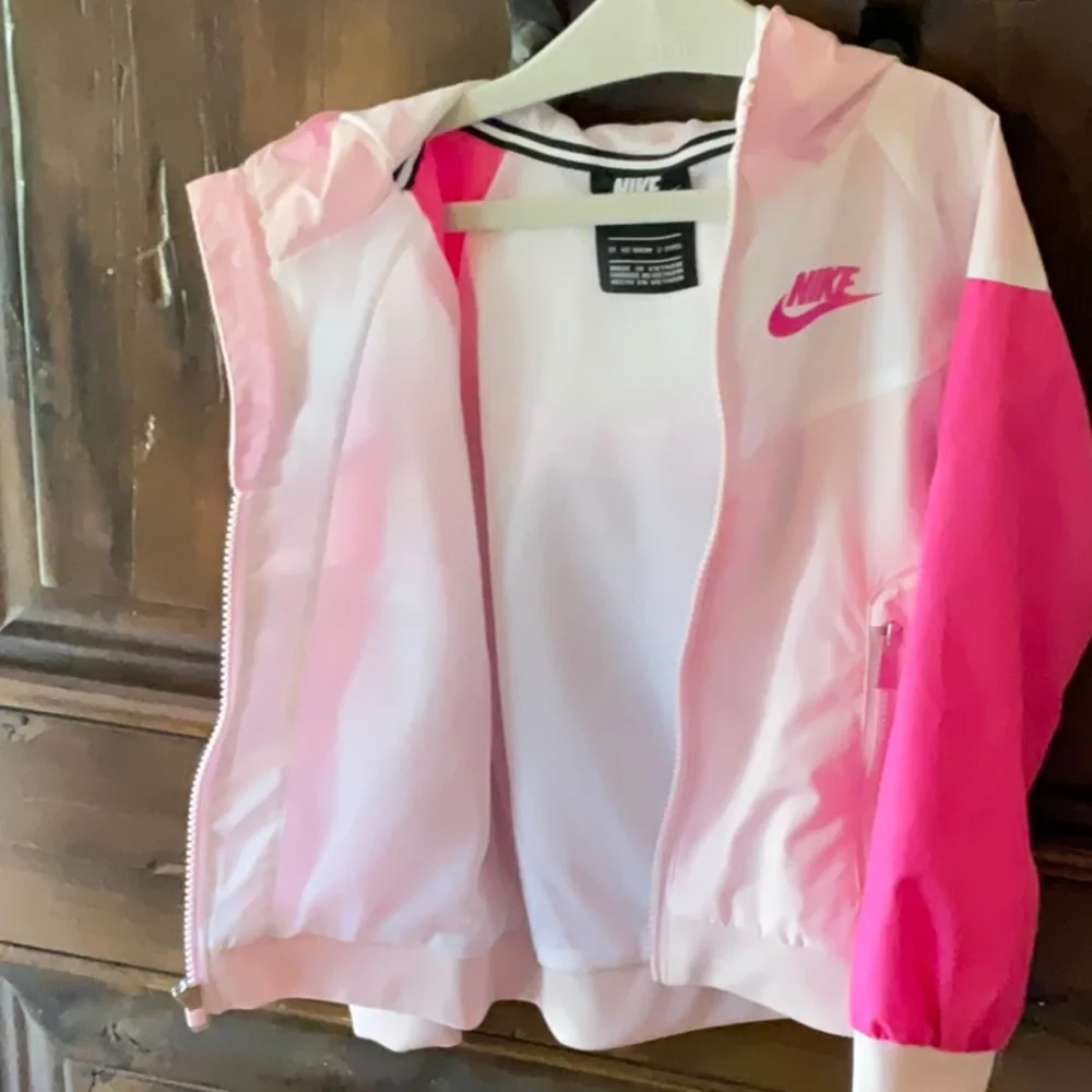 Nike Pink Raincoat Lightweight Hooded Design - Picture 3 of 4
